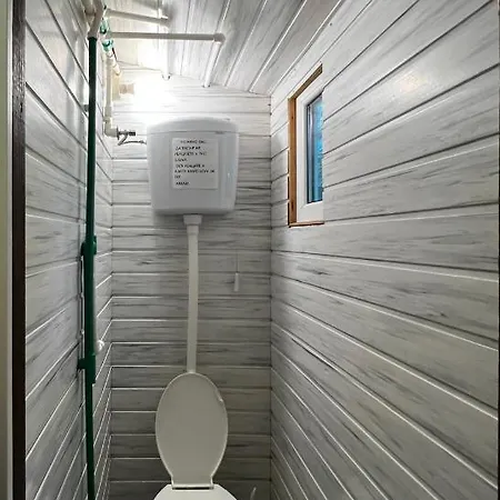 Kuca I Splav Na Reci Savi * Belgrado