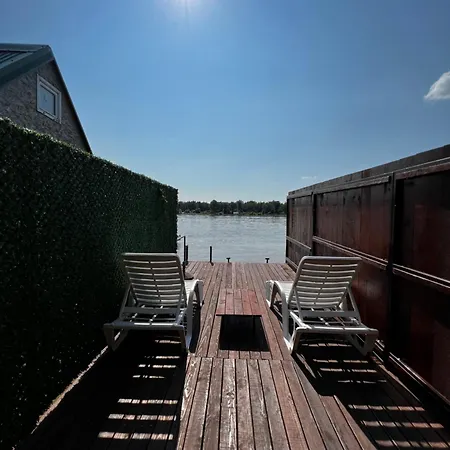 Kuca I Splav Na Reci Savi Tatil Evi