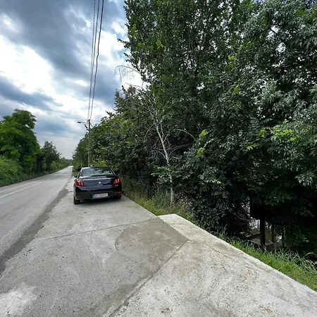 Kuca I Splav Na Reci Savi * Βελιγράδι