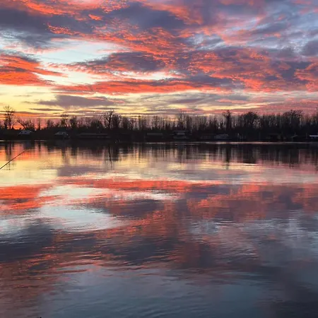 Kuca I Splav Na Reci Savi Σπίτι διακοπών